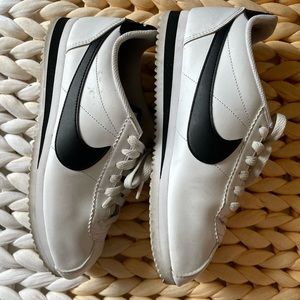 Nike Womens Classic Cortez Leather
